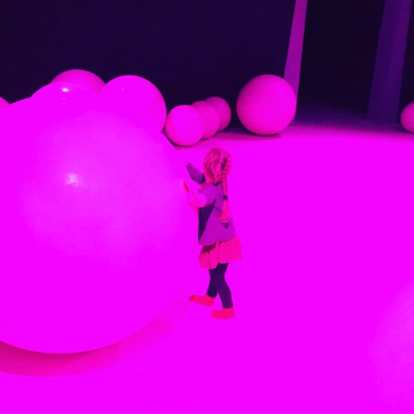 Groninger Museum, leuk museum in Groningen voor een dagje uit met kind - Daan Roosegaarde’s ‘Presence’