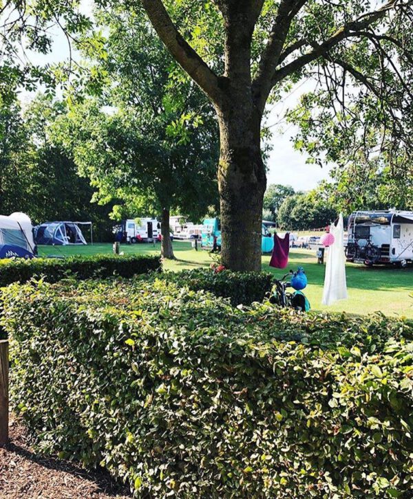 Camping nabij Groningen: Camping Marenland aan water in Winsum - foto Facebook camping