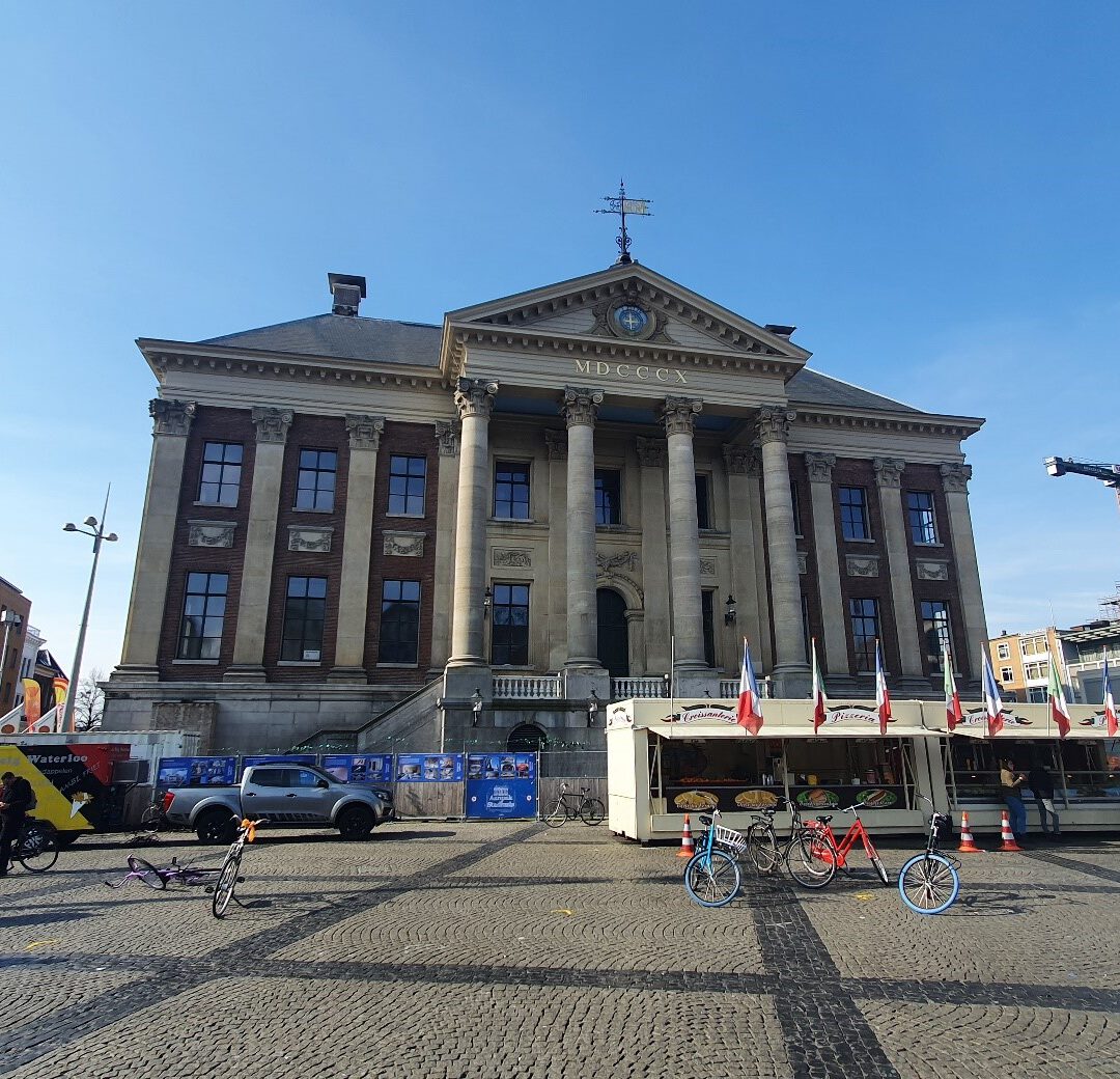 Grote Markt en Stadhuis Groningen door Willem Vonhof