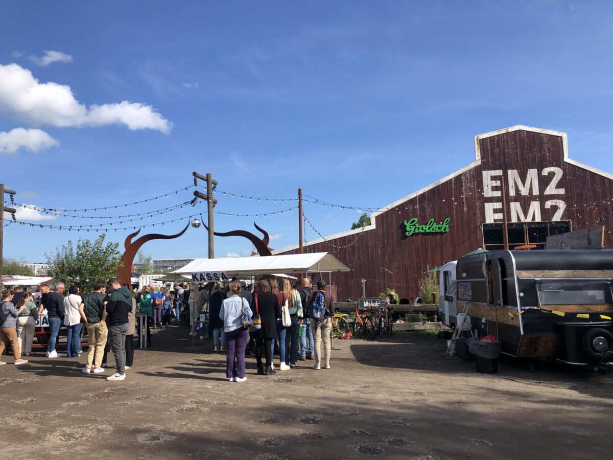 Suikermarkt op Suiker terrein in Groningen bij EM2 met leuke vintage spullen en kleding