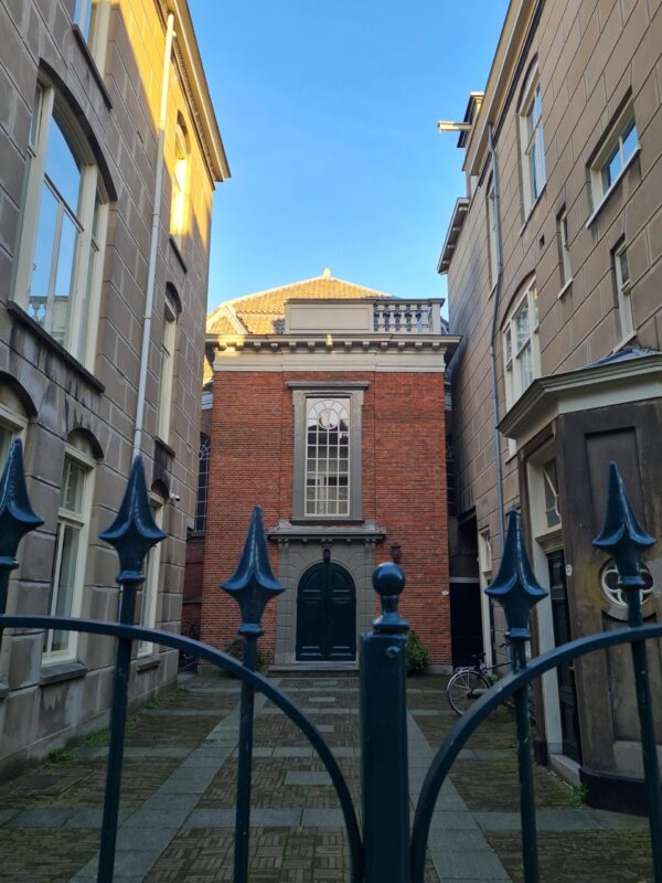 In het overzicht en de lijst van mooiste kerken van Groningen Stad: Doopsgezinde kerk