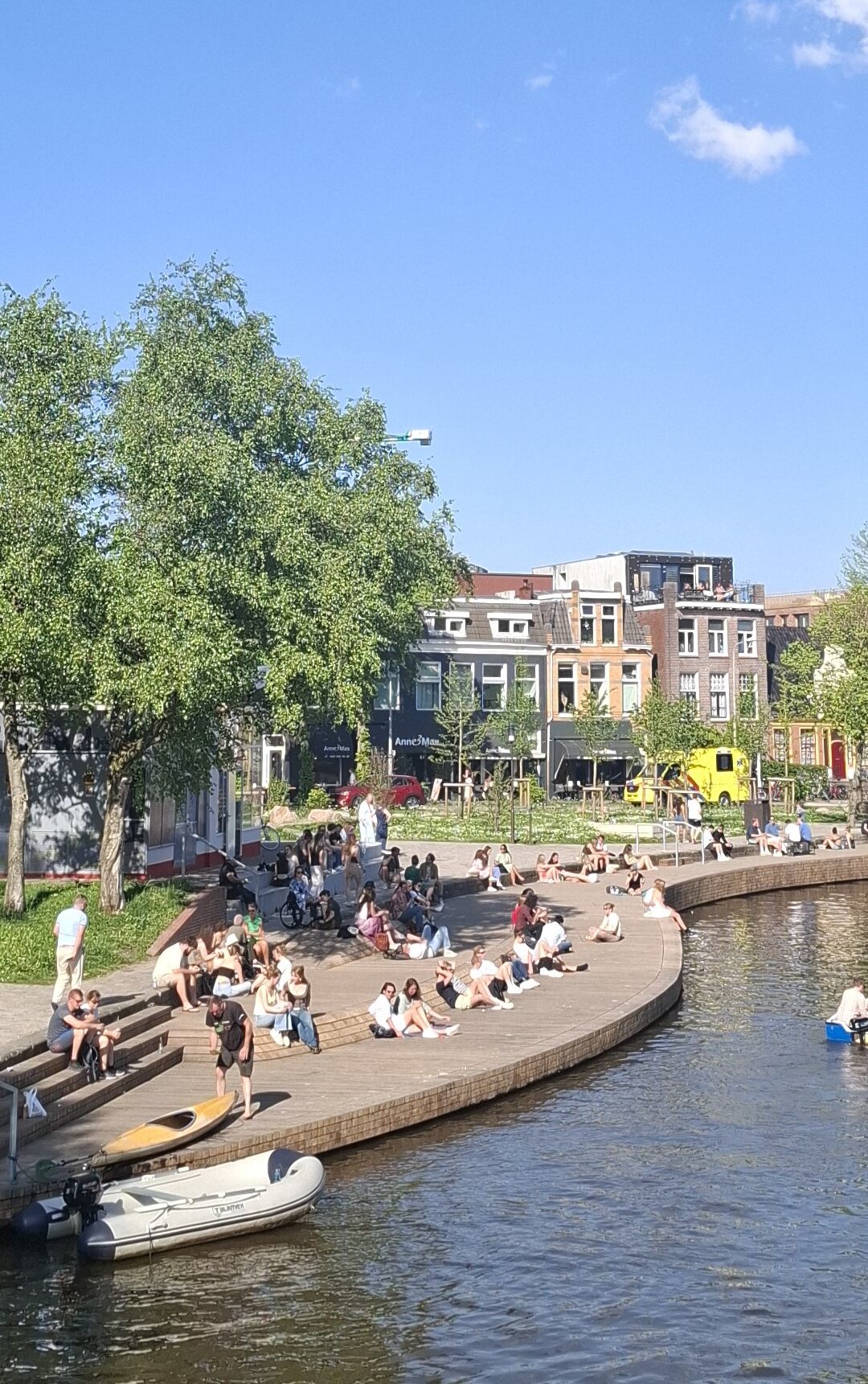 Nieuw terras aan het water in Groningen: Dudok aan het Diep